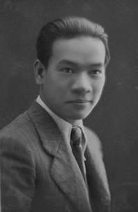 GS.TS Nguyễn Văn Huyên (1908-1975) là một nhà sử học, nhà dân tộc học, nhà giáo dục, nhà nghiên cứu văn hóa Việt Nam. Ông cũng là người giữ chức vụ Bộ trưởng Bộ Quốc gia Giáo dục Việt Nam trong thời gian dài nhất với 28 năm, 350 ngày. Ông có những đóng góp quan trọng và quyết định trong xây dựng nền giáo dục của nước Việt Nam Dân chủ Cộng hòa. >>Chùm ảnh: Bộ trưởng Phạm Vũ Luận thăm Lớp học Hy vọng >>Những hình ảnh xúc động về "lớp học tật nguyền" của bà lão 80 tuổi >>NHỮNG BỨC ẢNH ĐEN TRẮNG QUÝ HIẾM VỀ HỌC SINH THỜI CHIẾN >>Chùm ảnh: Bộ trưởng Phạm Vũ Luận đánh trống khai giảng năm học mới >>Phát sốt vì 4 nữ giáo viên xinh đẹp >>Hoa khôi ĐH Thương Mại 2012 duyên dáng áo dài